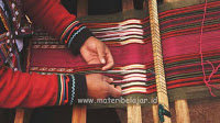 pengertian dan contoh karya seni kriya tekstil. menenun, tenun.